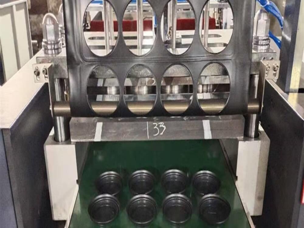 plastic thermoforming machine cutting