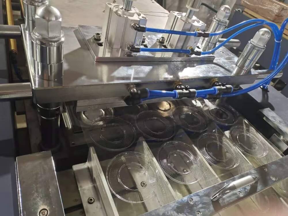 plastic thermoforming machine forming